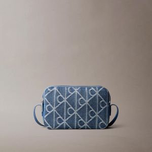 Calvin Klein – Borsa per fotocamera in denim con emblem logo all-over Blu