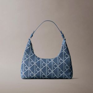 Borsa da spalla in denim Calvin Klein con emblem logo all-over Blu